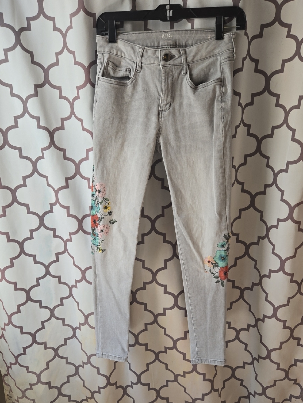 a.n.a Light Gray Skinny Jeans with Multicolor Floral Embroidery